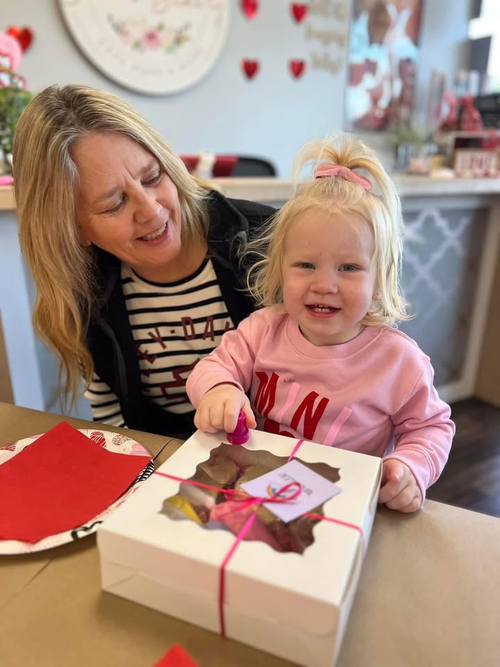 Sweethearts & Sprinkles - Mommy & Me Cookie Decorating Class